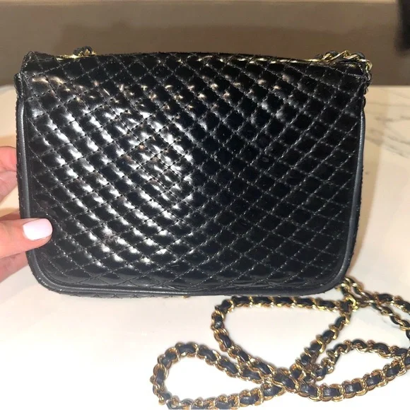 Vintage Bally Quilted Black Patent Mini Crossbody
• Gold Chain • Made in Italy - Picture 4 of 10